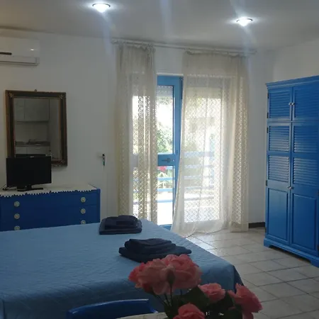 Nyaraló Teodora *