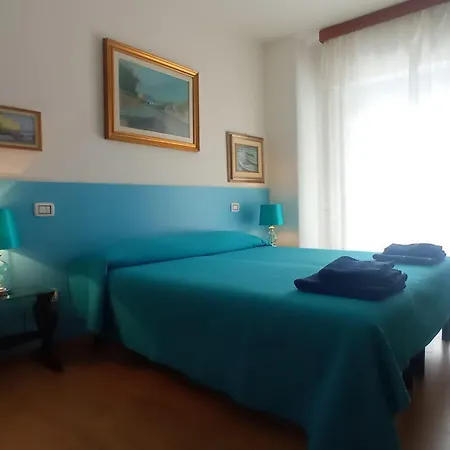 Nyaraló Teodora *